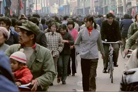 80年代中国：乘坐飞机可以免费喝茅台酒，图4是真正的万元户家庭图片