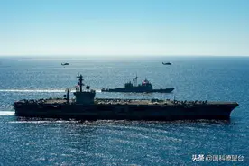 里根号航母今天中午穿越马六甲，首站纳土纳海或遭遇055万吨大驱图片