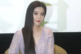 范冰冰太刻意，镜头前一会散开辫子一会又扎起，抢镜的却是蕾丝衫图片