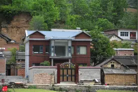 山村80岁老两口种地当锻炼身体，儿子给盖洋楼，修通村中三条路图片