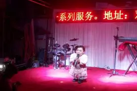 直击：袖珍女孩和盲人丈夫的婚后“私下”生活图片