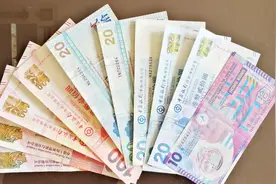 今天把家里存放的港币翻出来了，看看港币有什么特别之处