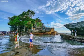 印尼巴厘岛私密海滩，是世界冲浪胜地，空气中溢满“荷尔蒙气息”图片