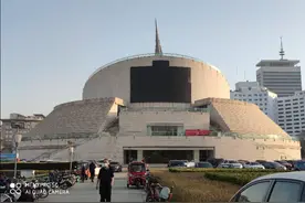 连走带看游“中华世纪坛”图片