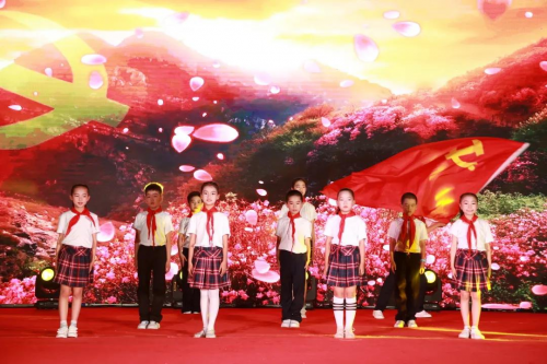 武汉东湖新技术开发区顺民社区举办庆祝建党100周年文艺晚会