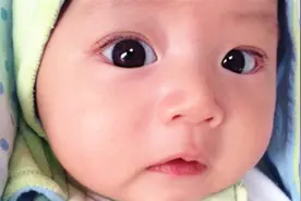 宝宝出生时鼻梁塌塌的，长大后鼻梁会变高吗？听完医生的话明白了视频封面
