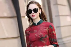 古典优雅的“香云纱”连衣裙，充满东方风格的精致品味图片