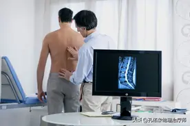 腰椎间盘突出是常躺着好还是加强锻炼好？医生给您详细合理的建议图片