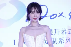 李菲儿原来是漏斗型身材，也太迷人了，这身材是个男人都喜欢图片