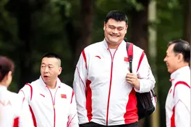 铜牌！三人女篮赢了，杜锋送贺电！杨毅质疑裁判：没打死不算犯规图片