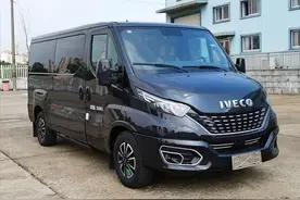 基于全新依维柯Daily打造的高端MPV实车曝光，内饰非常豪华图片