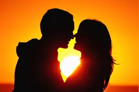 男女拥抱时，女生有什么样的身体感受？图片