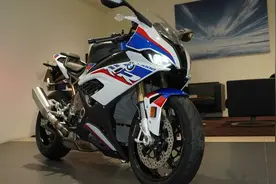 宝马 S1000 RR图片