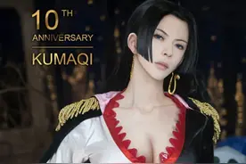 佐助cos秒变女帝，女装大佬的错觉感，前面曲线很白很真实图片