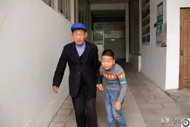 孙子患病儿子车祸，儿媳不堪重负离家，爷爷：不怪她，她太苦了图片