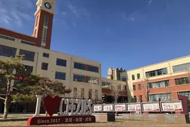 “十问”赤峰二中国际实验学校校长，传递出重要信息……图片