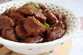 35年大厨炖肉秘方：炖啥肉都别放香料，多加一点它，软烂又入味图片