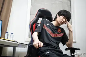 JDG横扫FPX，外网的评论让整个LPL尴尬！教练的回应让解说尴尬！图片