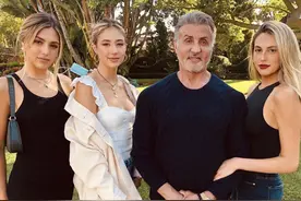 74岁史泰龙型男范十足，度假造型很有魅力，这状态令人羡慕图片