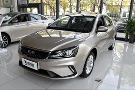 高销量的实惠家轿，几万元就有自动挡，还省油，带你看吉利帝豪图片