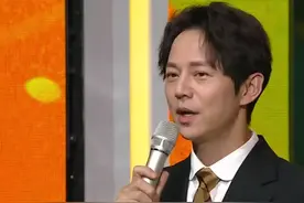 湖南台主持人话筒编号曝光，何炅1号汪涵2号，幸亏何炅早有解释图片