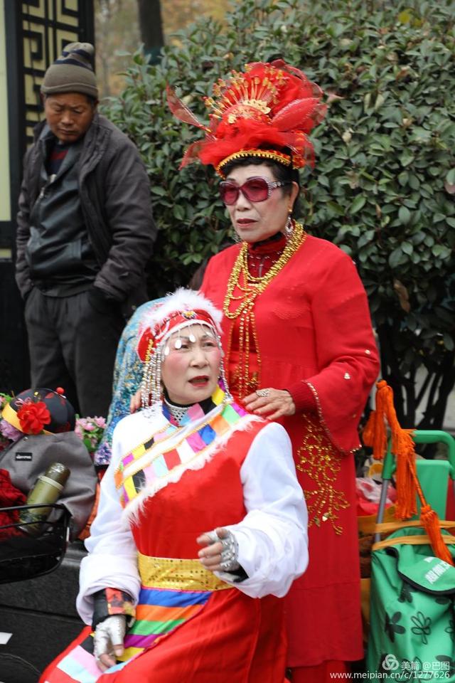 高手在民间，演出自娱自乐，洛阳周王城广场民间曲艺乐园