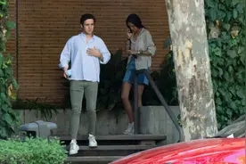 辱骂中国人的西班牙国王外甥，这次开新车给妹妹庆生，又被罚款了图片