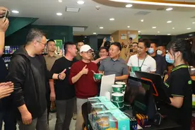 马云在汉吃热干面点赞“好吃”，今年武汉将继续推“国庆面”图片