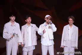 艺术家的执着！林志炫表演不慎跌落舞台，落泪自责后再发长文道歉图片