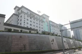 女孩跟车货拉拉跳窗身亡案宣判：司机过失致人死亡罪，判刑一年缓刑一年图片