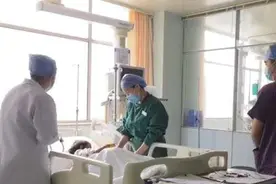 1岁半宝宝误吞电池，“嘭”的一声，在口中爆炸！救治过程太揪心…这样的错误别再犯了图片