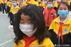 小学生“狂野”发型走红，原因却是昨晚熬夜赶作业，让人心疼图片