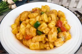 这个季节，菠萝和它绝配，做成一道菜，酸甜开胃，低脂肪不怕长胖图片