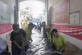 “汛”速出击 为爱坚守！中国移动全力守护卫辉信号畅通图片