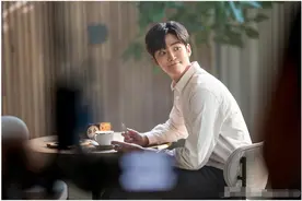 韩国欧巴金路云日常大片，帅气加萌加可爱，笑容更迷人图片