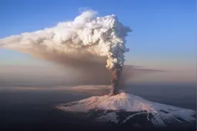 日本富士山近期或将爆发，日本沉没，我们应当接收难民吗？图片