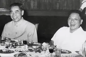 周恩来、邓小平当年在法国卖豆腐，花样繁多，物美价廉图片