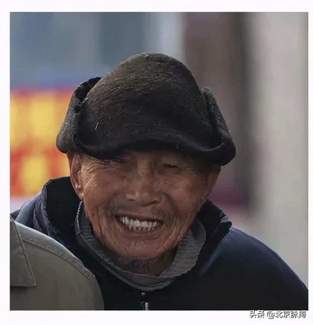 其中有一款毡帽,名曰"老头儿乐".