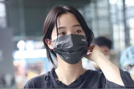 欧阳娜娜的气质一般人比不过，穿得“破烂”也有明星范，超洋气图片