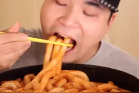 这个中华美食，最近在韩国吃播界火了，然而中国网友却表示不认识图片