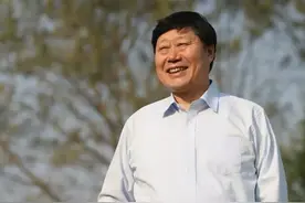 张瑞敏辞任海尔董事局主席并受邀担任名誉主席，周云杰当选新一届董事局主席受聘首席执行官图片