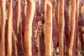 腌腊肉，直接抹盐可不行，牢记3技巧，腊肉好吃又耐放，比鲜肉香图片