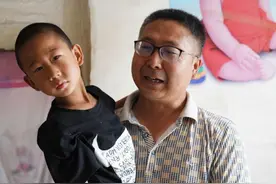 47岁男人艰难求子16年，如今圆梦却笑不出来，命里无时莫强求图片