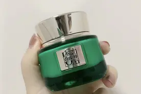 国货终于“发大招”，百雀羚请王一博代言，帧颜霜不输大牌高端图片