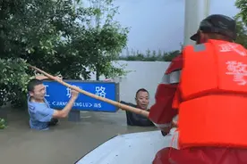 四川多地暴雨！武警官兵紧急驰援抢险救灾一线图片