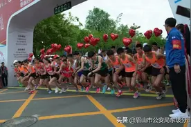 护航“东马”，“警”相随——东坡公安圆满完成“2021眉山东坡半程马拉松赛”安保工作图片