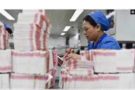 探秘印钞厂，一张纸变钞票要一个月，工人身处钱海不敢带走一分钱图片