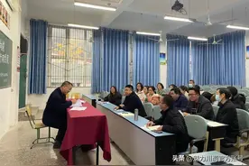 齐谋思路勇向前 | 三台县芦溪中学开展2021年秋第三次政治教研活动图片