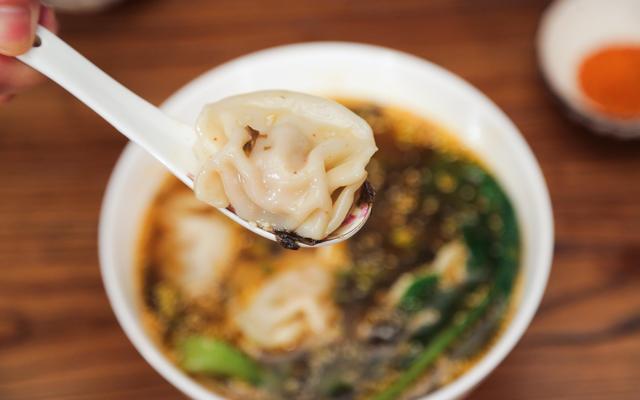 酸汤水饺怎么调汤（开胃小主食酸汤水饺的做法）
