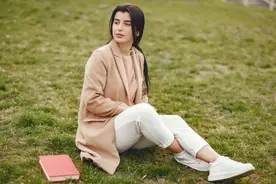 没办法！只有满足这2个需求，男人才愿意主动为你花钱图片